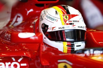 F1: Vettel beugrott a Mercedesek közé