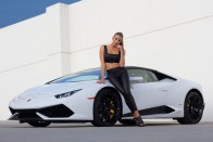 Szigorú Lamborghini, még szigorúbb tekintetű szőkével 14