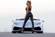 Szigorú Lamborghini, még szigorúbb tekintetű szőkével 15