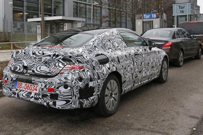 Célegyenesben a C-Merci kupé 7 | Vezess Célegyenesben a C-Merci kupé 7