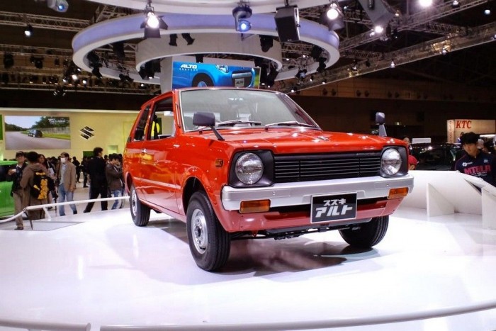 Na, melyik autó a Suzuki elnökének a kedvence? 1 Osamu Suzuki úr mindenkori kedvence, az 1979-es Suzuki Alto, amely olcsóságával és kis fogyasztásával vált legendává