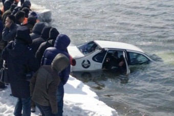 Vízbe esett autójuk, egymás karjaiban haltak meg