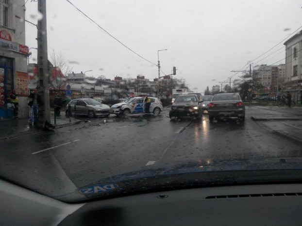 Két autóval karambolozott egy rendőr Kispesten 6 | Vezess Két autóval karambolozott egy rendőr Kispesten 6