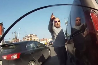 Türelmetlen bunkó fenyegette a bringást