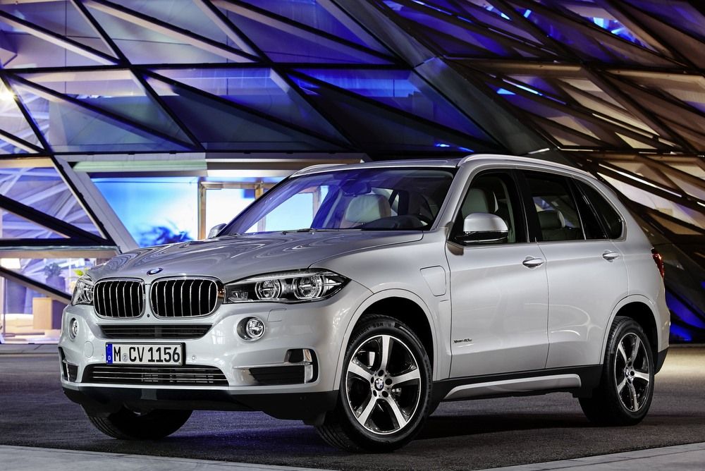 Konnektoros hibriddel erősít a BMW X5 4