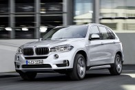 Konnektoros hibriddel erősít a BMW X5 47