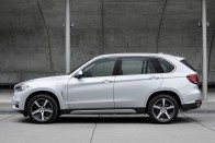 Konnektoros hibriddel erősít a BMW X5 63