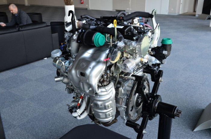 Íme a kétliteres motor, amit turbóval fűszereztek - 238 lóerő és 350 Nm lakozik benne.