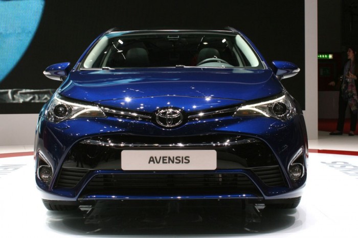 Válságban a japán családi autók 28 2015-re az Avensis is megkapta az Auris és a Yariy orr-részét. Utódja globális modell lehet, a Toyota várhatóan nem csinál külön középkategóriás autót Európának