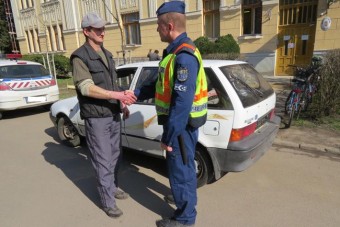 Hülye autótolvajt fogtak a rendőrök