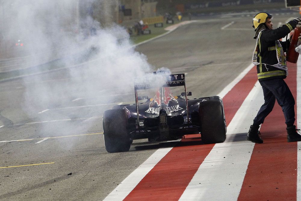 A Mercedes joggal dominál, de baj van az F1-gyel 24