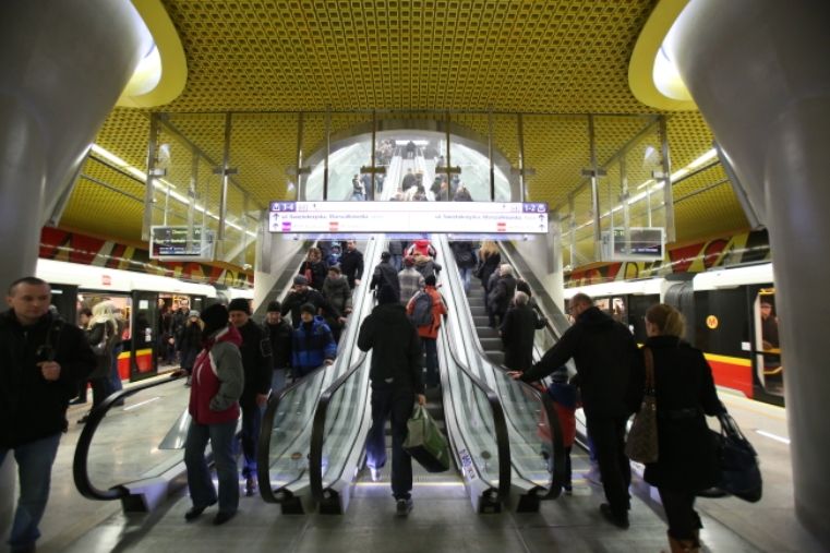 Magyar versek a varsói metróban 1