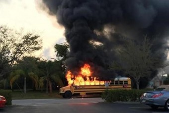 Gyerekekkel teli busz gyulladt ki