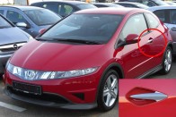 Honda Civic - Az UFO Civic megjelenésekor alaposan megosztotta az embereket, volt akinek nagyon tetszett és volt, akinek nagyon nem. Az átlátszó plexi csík az orron, vagy a zavaros műszerfal mind mind ügyes dizájnhúzás, ugyanúgy, mint az izgalmas formájú kilincs.