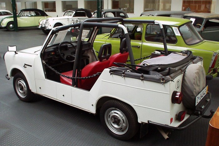 +1 - A Trabant Tramp egy vidámparki körhinta biztonságát kínálja a slagba bujtatott lánccal.  