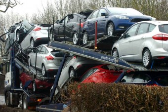 A nap képe: öt verdát gyalult le az autószállító