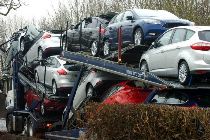 A nap képe: öt verdát gyalult le az autószállító 5