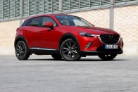 Sportos kiállású kis szabadidő-autójának piacra dobásával jó két évvel megelőzte a Mazda a BMW-t. És az Audit is. Az első között vezethettük a CX-3-at.