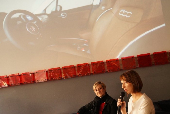 Megérkezett Magyarországra a terepjáró Fiat 500 2 Gulyás Sára, a Moholy-Nagy Művészeti Egyetem divattervező mesterszakán végzett formatervező bírálta el az 500X-hez szervezett amatőr dizájner-pályázatot