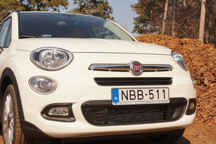 Megérkezett Magyarországra a terepjáró Fiat 500 6 Nem lehetett egyszerű összehozni az 500-as vonalait a hobbiterepjárós, magas építésmóddal, de egész jól sikerült