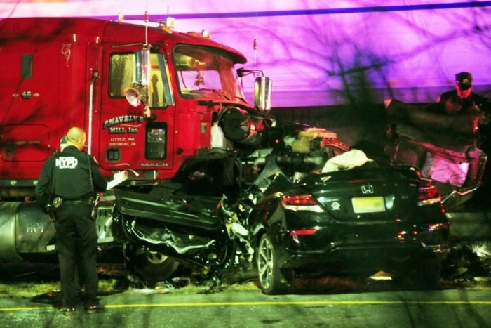 Kamionnal ütköztek a tivornyázó rendőrök 5