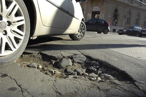 A kátyúkárok felét nem fizetik ki a biztosítók