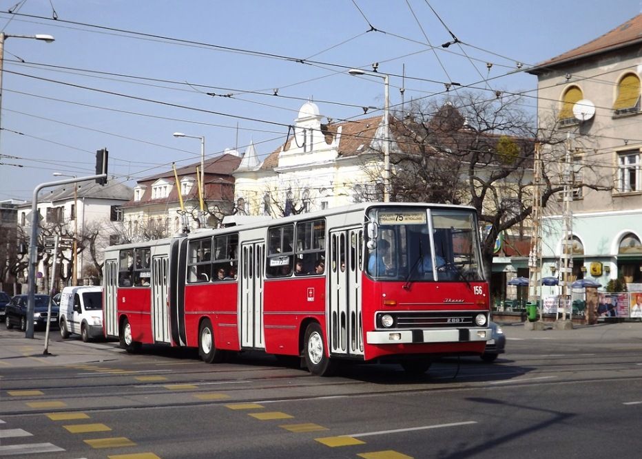 Az Ikarus 280T-re is nagyon sokan voltak kíváncsiak (fotó Huber Márton)