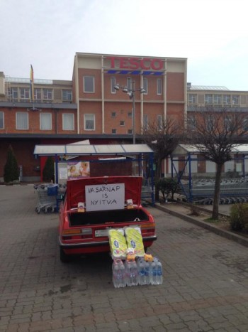 A nap képe – A Tescónál vasárnap is lehet vásárolni 3