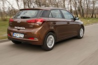 Konzervatív megjelenésű, jó kiállású autó a Hyundai i20