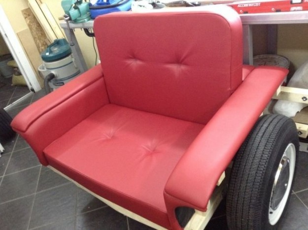 Így készült minden idők legjobb kanapéja – egy Ladából 6