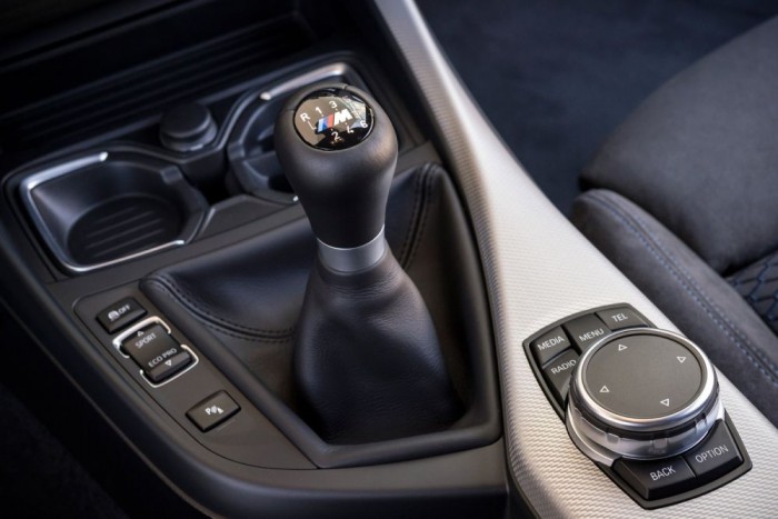 BMW 1 – Hátsó hajtás, utoljára 5 Rövidített kapcsolási utakkal az M135i kézi váltója igazán jól mozog. Nem akárhonnan, az M3-ból vették át!