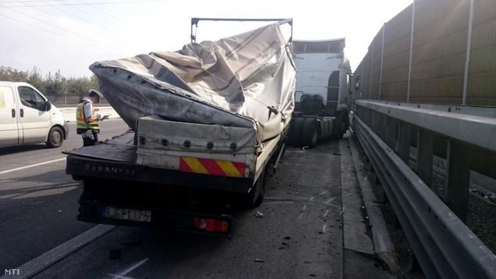 Több kilométeres dugó az M0-son