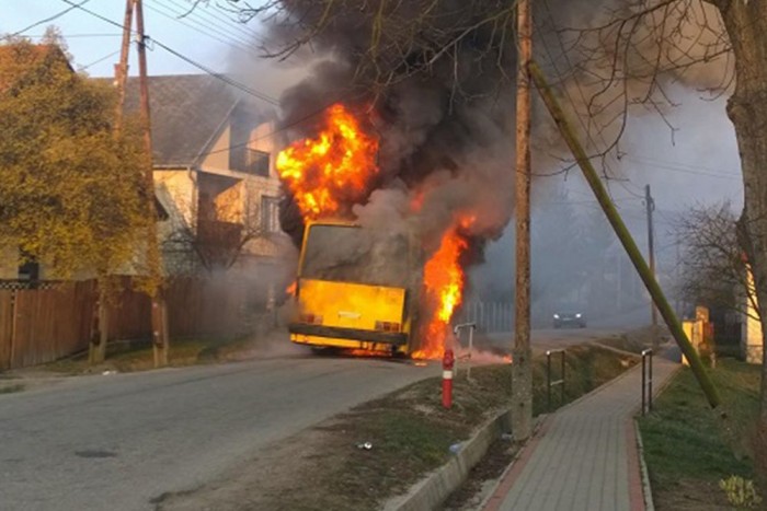 Tábortűzként lángolt egy busz reggel Borsodban