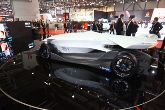 Sültbolond vagy zseni az önjáró versenyautó megálmodója?