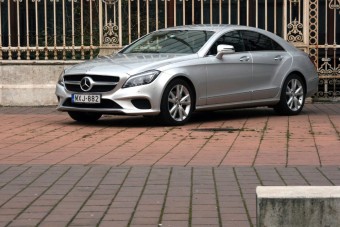 Mit keres a négyhengeres dízel egy luxuskupéban?