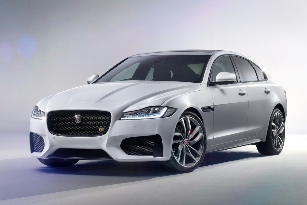 Négy liter alatt fogyaszt a vadonatúj Jaguar XF 11