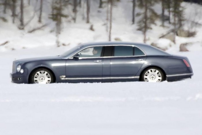 Bemutatkozik a behemót Bentley 6 | Vezess Bemutatkozik a behemót Bentley 6