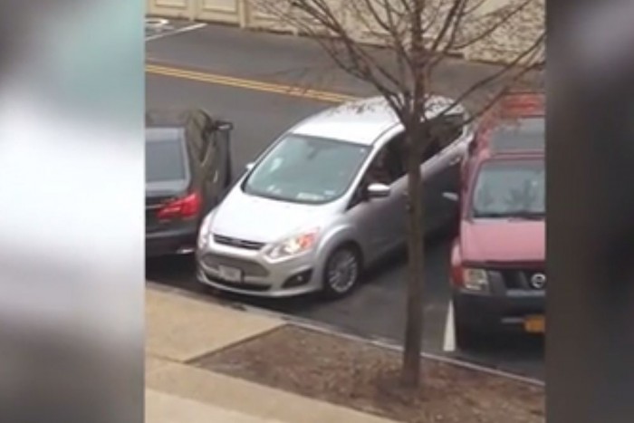 A parkolás mesterei, 183. rész: amikor a politikus bénázik