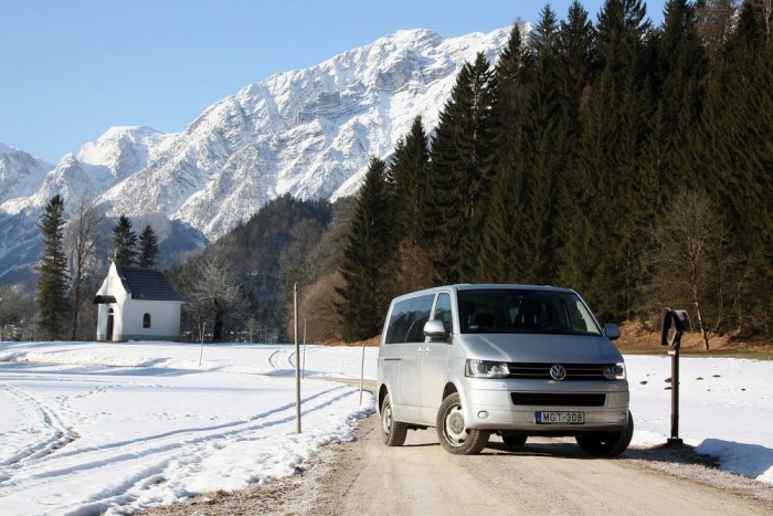Normális autópályatempó mellett kb. 9 litert eszik 100 kilométerenként