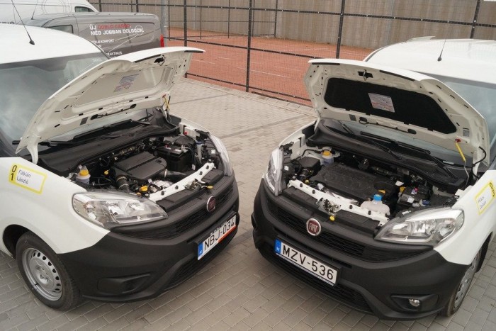 Megújult a Fiat Dobló Cargo 11 | Vezess Az 1,3-as (balra) dízellel autópályán nagyon üvölt a Dobló, az 1,6-ossal erősebb és csendesebb