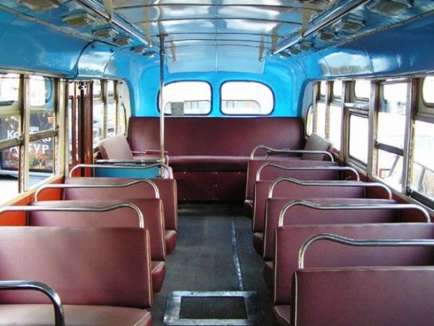 Szovjet busz extra holttérrel 5 | Vezess A ZiS 154 belső tere, jól látszanak két oldal a felfelé nyitható utasablakok