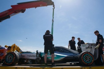 F1: Hamilton elájult a Ferrariktól
