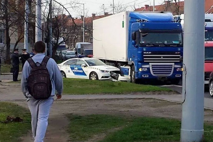 Így zúzták le az új Audit a rendőrök Debrecenben 3