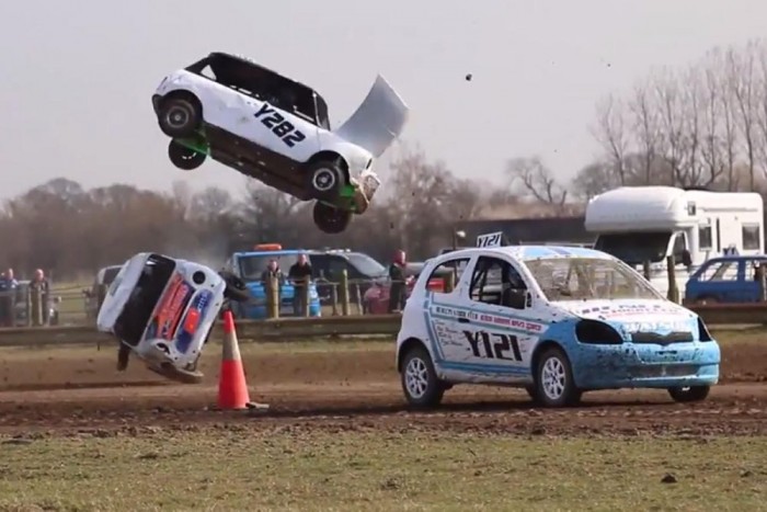 Ilyen repülést a Cobra 11 kaszkadőrei se tudnak