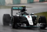 F1: Mind a 20 autó elrajtolhat 44