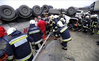 Baleset az M0-áson, teljes útlezárás