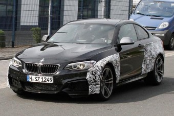 Kőkemény BMW sportkupé jön