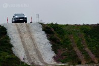 A lejtmenet vezérlő 12 fokos dőlésszög felett segít 3 km/órával araszolni lefelé