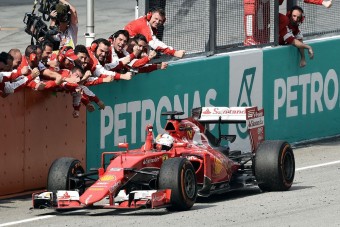 Vettel: Be akarok rúgni, mint egy csacsi