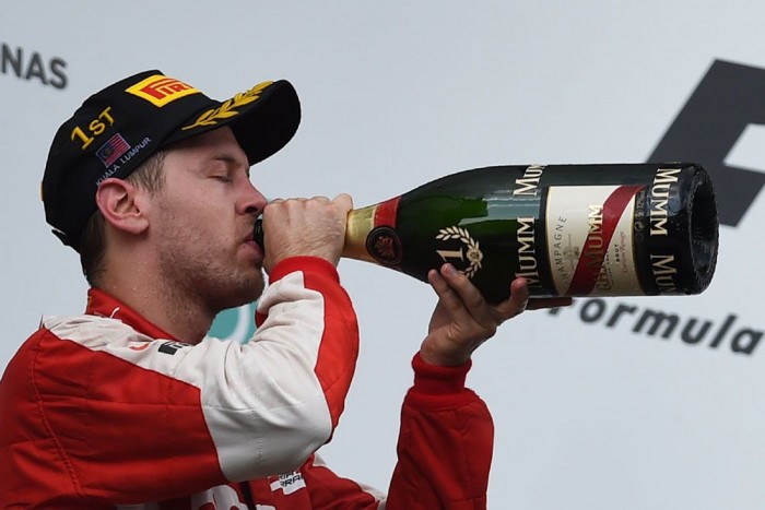 F1: A Ferrarira fogadott a Red Bull-főnök 6